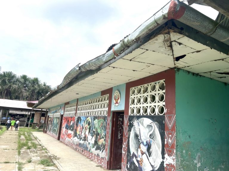 Escolares de la I.E. de la comunidad Kukama “20 de Enero” no cuentan con servicios higiénicos aptos, menos con agua y desagüe