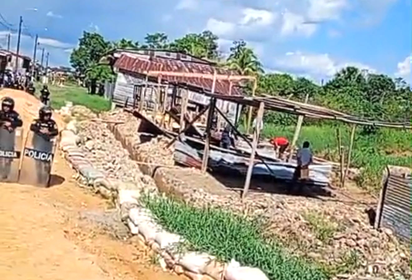 Siete viviendas son destruidas durante desalojo en asentamiento humano Amistad de Belén
